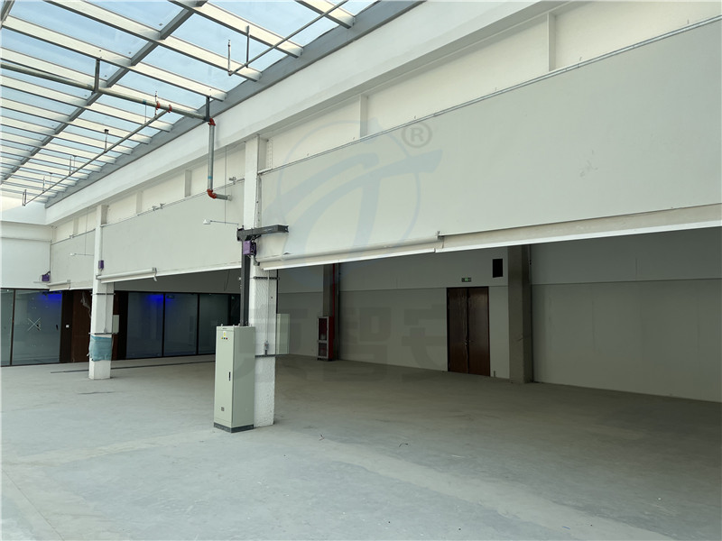 厂房上固定下电动卷轴