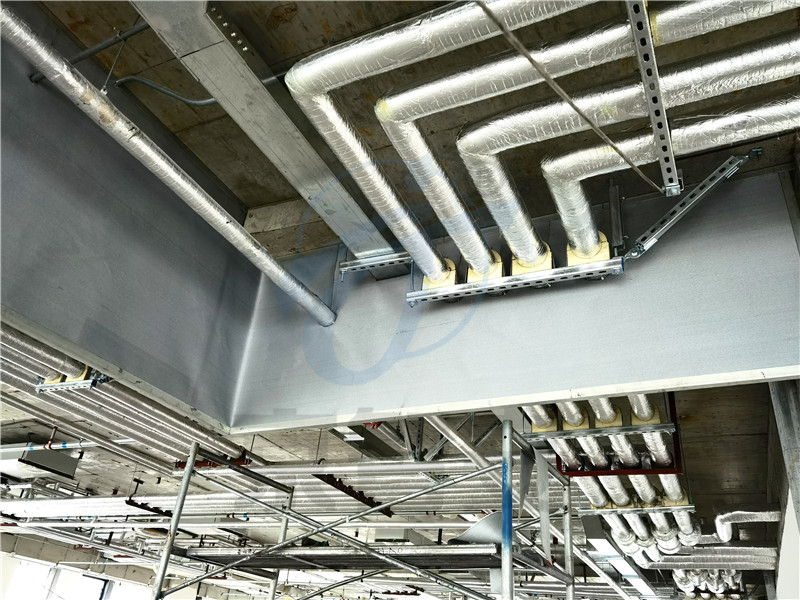 L形固定穿管挡烟垂壁