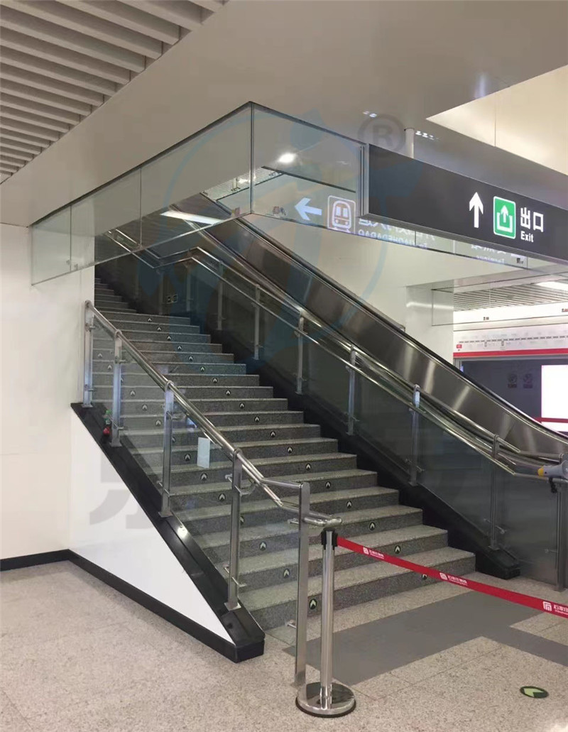 地铁站L形防火玻璃